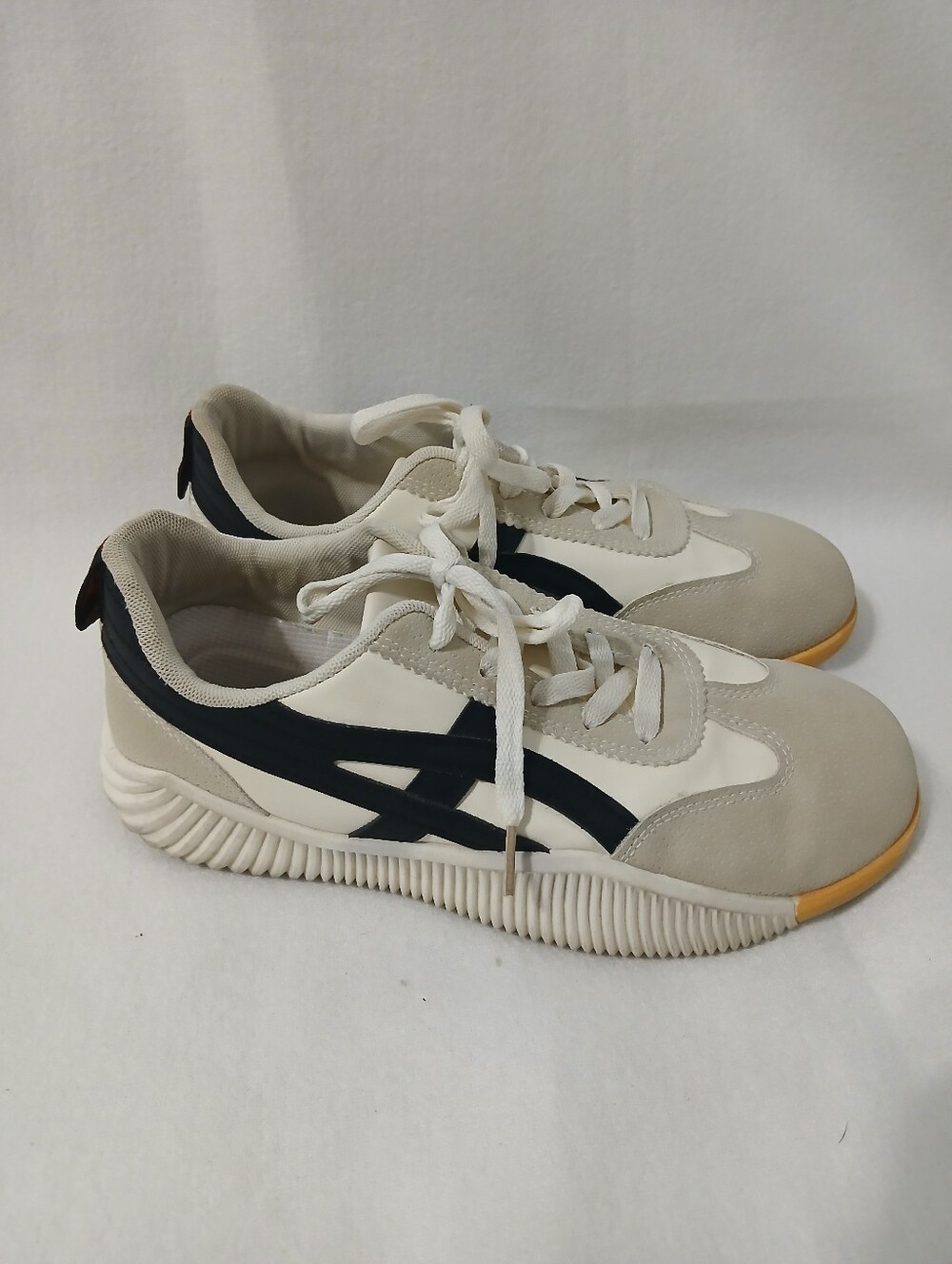 De Florance Cream and Black Women's Lace-Up Athletic Sneakers